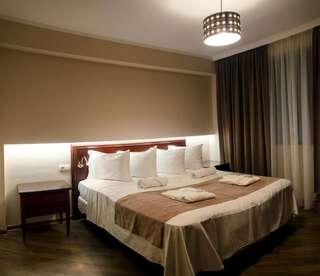 Отель Resolute Shekvetili Hotel Шекветили Номер-студио с кроватью размера "king-size" и диван-кроватью-1